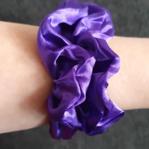 2st scrunchie, Ny Oanvända  - 2st scrunchie, Ny Oanvända 