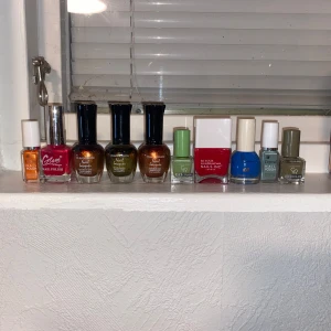 Nagellack - Säljer massa nagellack som jag inte använder längre! 20kr styck, annars alla för 150kr.