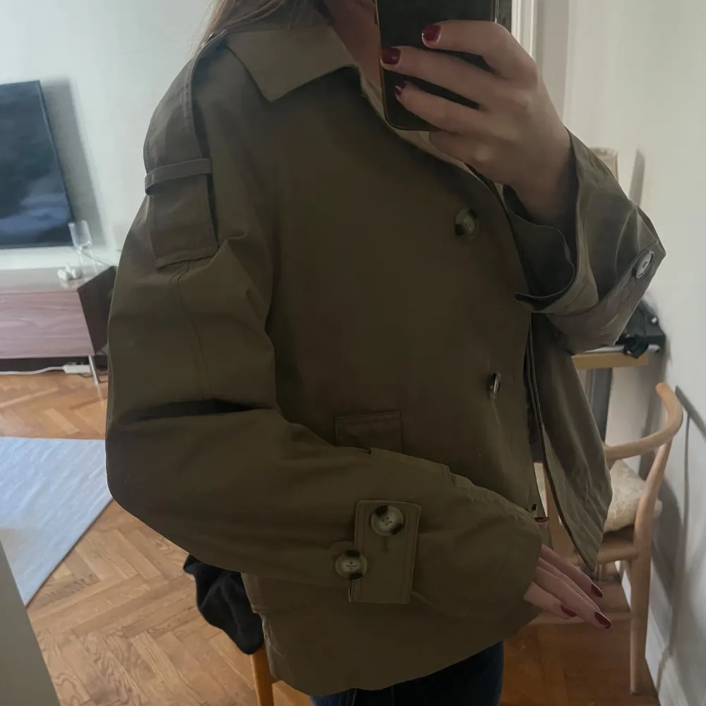 Trenchcoat jacka från Zara i strl M. Jackor.