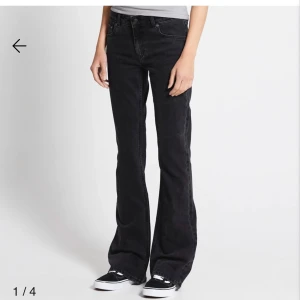 Bootcut jeans - Lågmidjade bootcut jeans från lager 157 i full length! Använda endast 1 gång. Kan skicka fler bilder om man vill så🥰