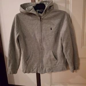 Zip kofta Polo - Strl 14-16 år. Fint skick.