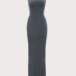 bekväm maxi dress - super skönt material, använd fåtal gången under sommaren 🩶 anpassar sig efter kroppen så passar fler storlekar 