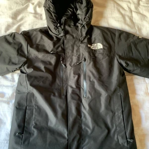 The northface vinter jacka  - The northface jacka i nyt skick.           Använd en vinter