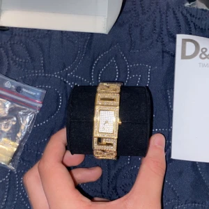 Dolce Gabbana Klocka  - En jätte fin Dolce Gabbana klocka helt ny inga skador använd några gånger, sick 10/10 dm vid frågor!