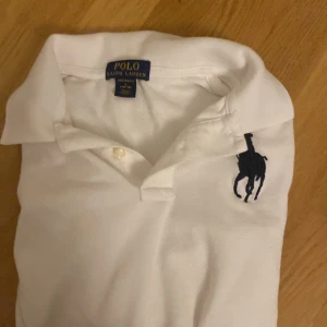 Fet polo Ralph lauren långarmad piké🍾🍾🍾 - Snygg polo Ralph lauren piké! Storlek L (14 16) pris kan kanske diskuteras!