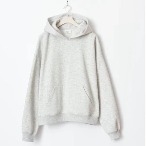 Grå hoodie  - Säljer min gråa hoodie från Gina, då jag råkade köpa fel storlek. Skriv till mig för fler bilder. Nypris 360!💞