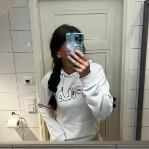 Fila hoodie - Näst intill oanvänd hoodie från fila