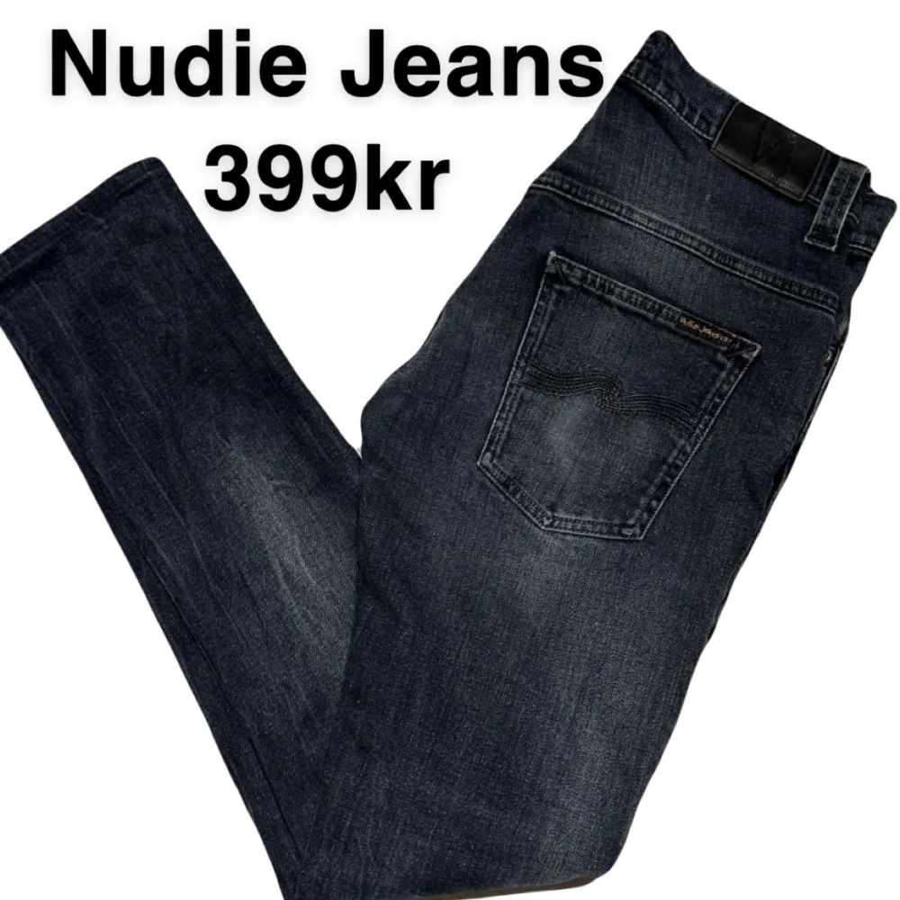 Tjena! Säljer dessa Nudie Jeans med en riktigt fet tvätt! Skick 9/10, skickas med Nudie påse! Modellen är Tape Ted och sitter slim! Storlek: 29/32!   Hör av er vid frågor eller funderingar! . Jeans & Byxor.