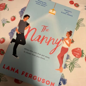 The Nanny - Texten 'When the one that got away is closer than you think...' ger en hint om en kärlekshistoria. Perfekt för dig som gillar humor och romantik.