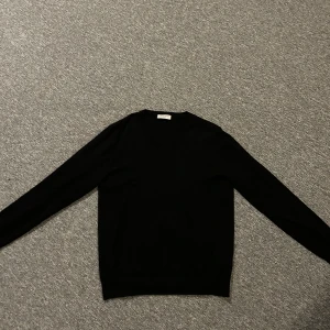 Pullover Tiger of Sweden - Helt oanvänd pullover från Tiger of Sweden. Helsvart i storlek M. Nypris är 1600, priset är diskuterbart. 