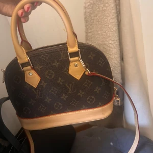 Lv Alma  - Bra skick bara kollar om nån är intresserad att köpa 