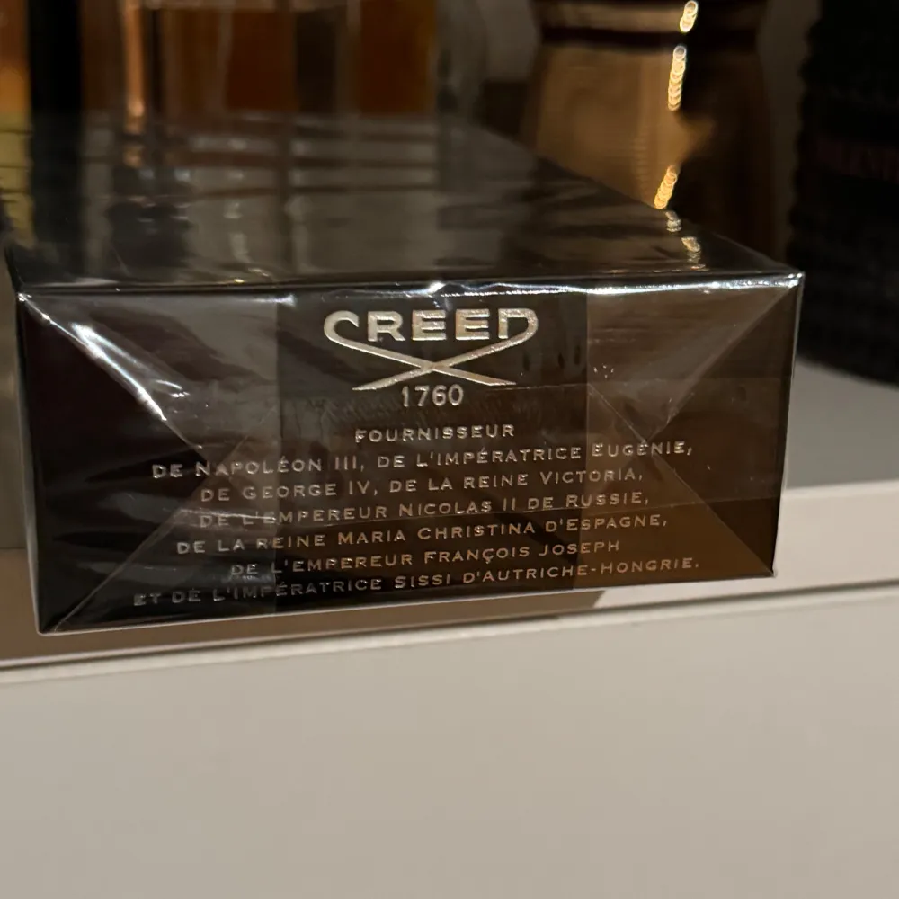 Säljer en lyxig Creed Aventus parfym, 100 ml köpt från notino med kvitto ocv låda parfymen är helt oöppnad . Parfym.