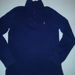 Säljer min Ralph Lauren tröja pga att den är för liten. Tröjan är i Mycket bra skick. Ny pris är ca 1100 kr. Priset går att diskuteras.