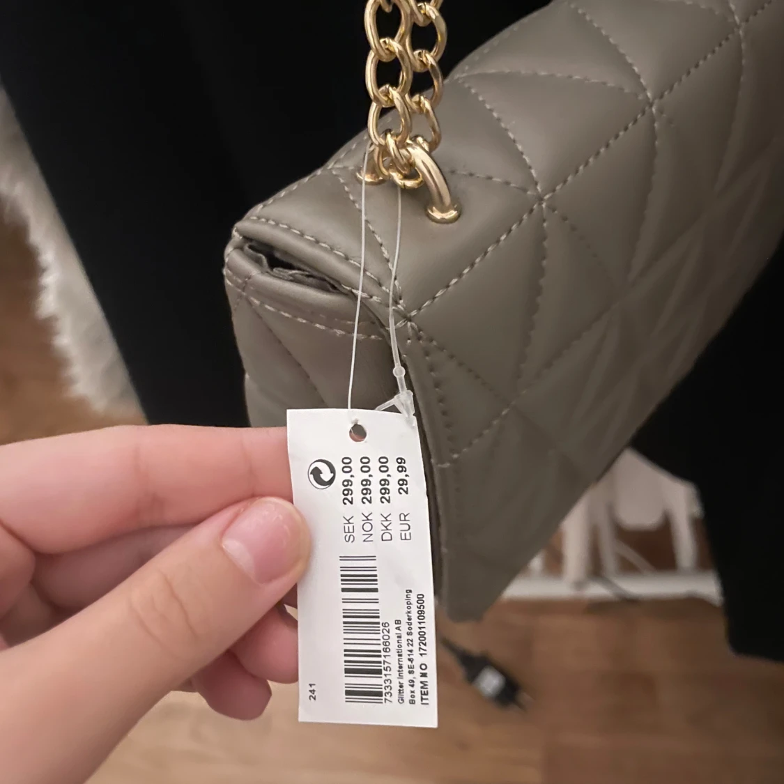 Grön väska NY MED PRISLAPP - 91