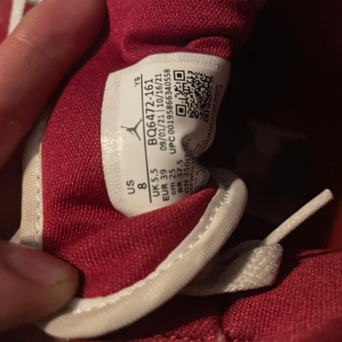 Nike Air Jordans i vitt och rött - 93