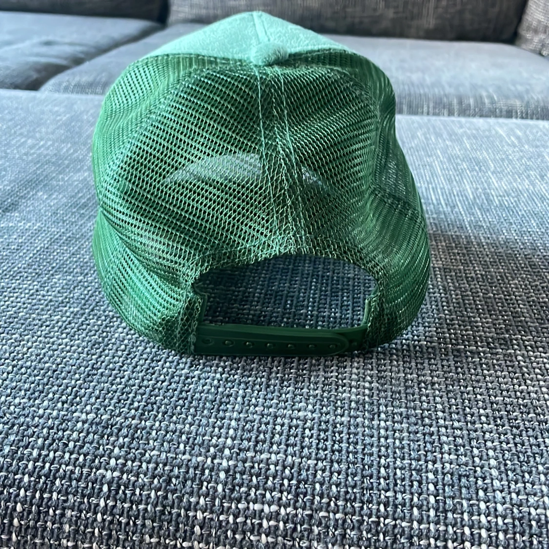 Grön keps med vintage-tryck - 91