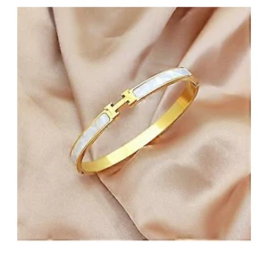 Armband  - Säljer denna jättefina armband som inte kommer till användning