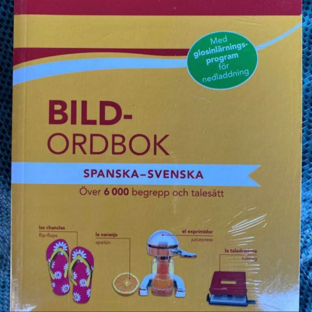 Säljer en bildordbok för spanska och svenska med över 6000 begrepp och talesätt. Perfekt för språkinlärning och kommer med ett glosinlärningsprogram för nedladdning.. Böcker.