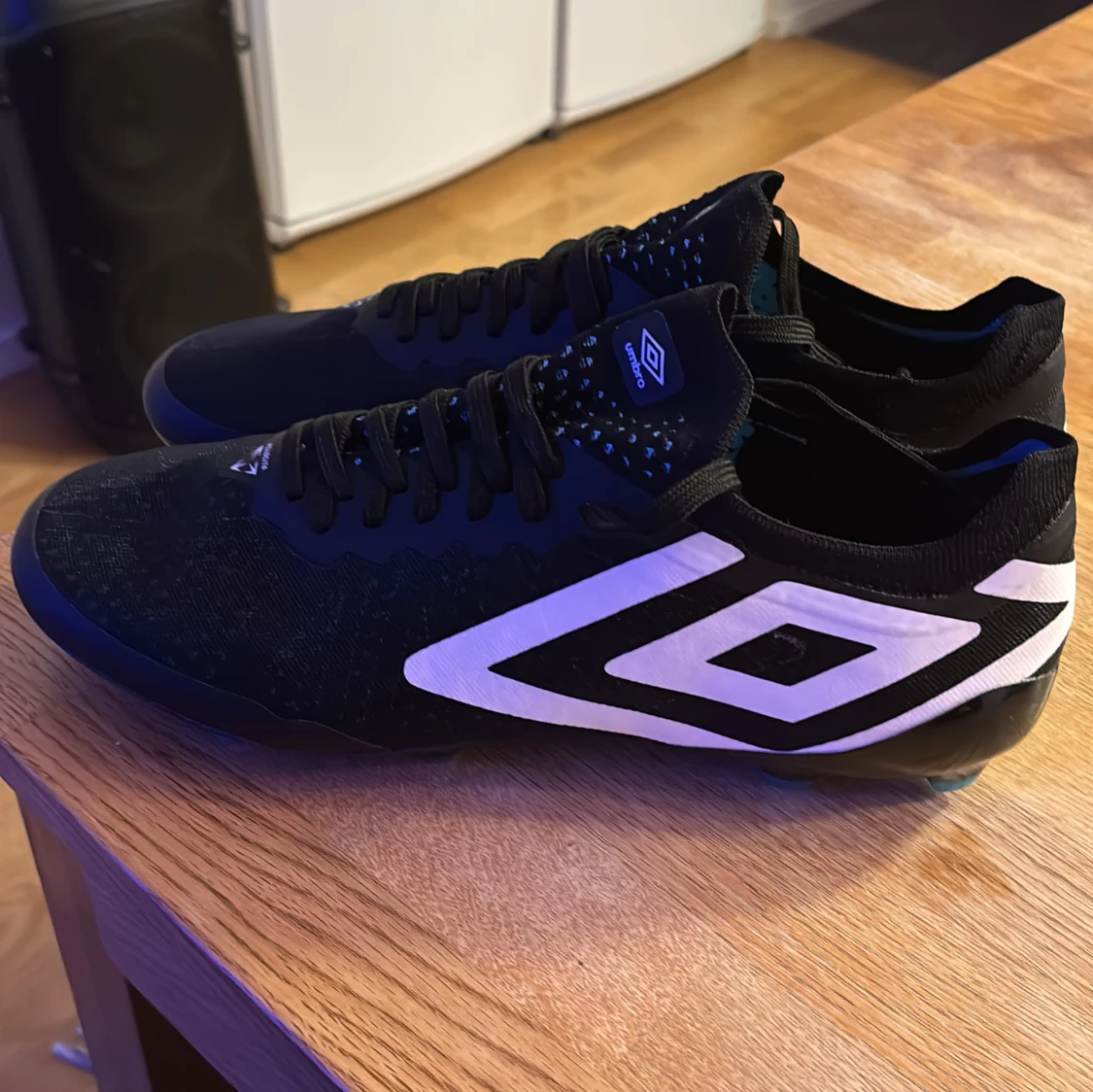 Svarta fotbollsskor från Umbro - 92