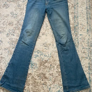 Bootcut jeans - Snygga blå bootcut jeans. Använda men bra skick🤍