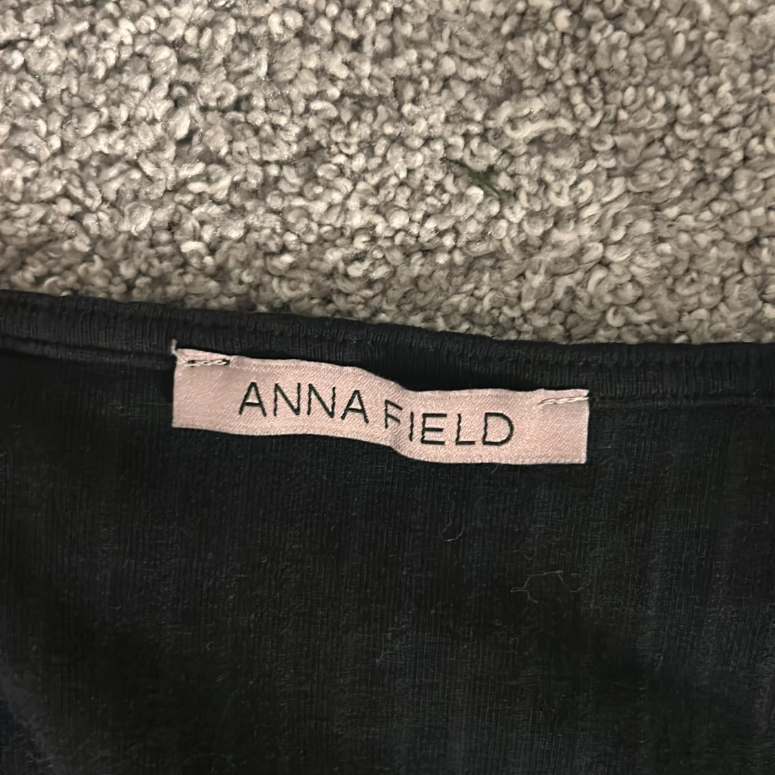 Anna field topp - 91