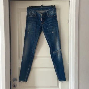 Jeans från Dsquared2 - Italiensk storlek 40, motsvarar 34/36
