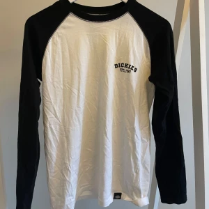Dickies långärmad  - Långärmad dickies-tröja, svart/vit. 