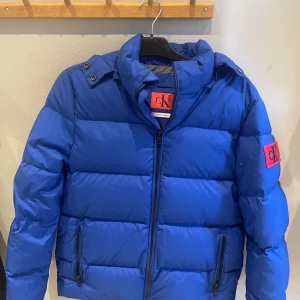 Calvin Klein jacka  - Dunjacka från märket Calvin Klein i storlek S Nästintill oanvänd. Nypris: 3000
