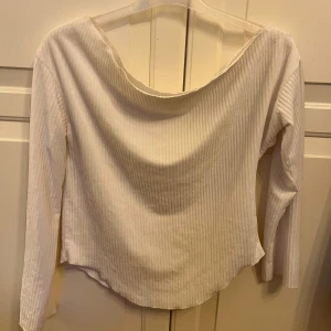 Långärmad tröja - Superskönt material, använt den några få antal gånger men kommer ej till användning längre💕