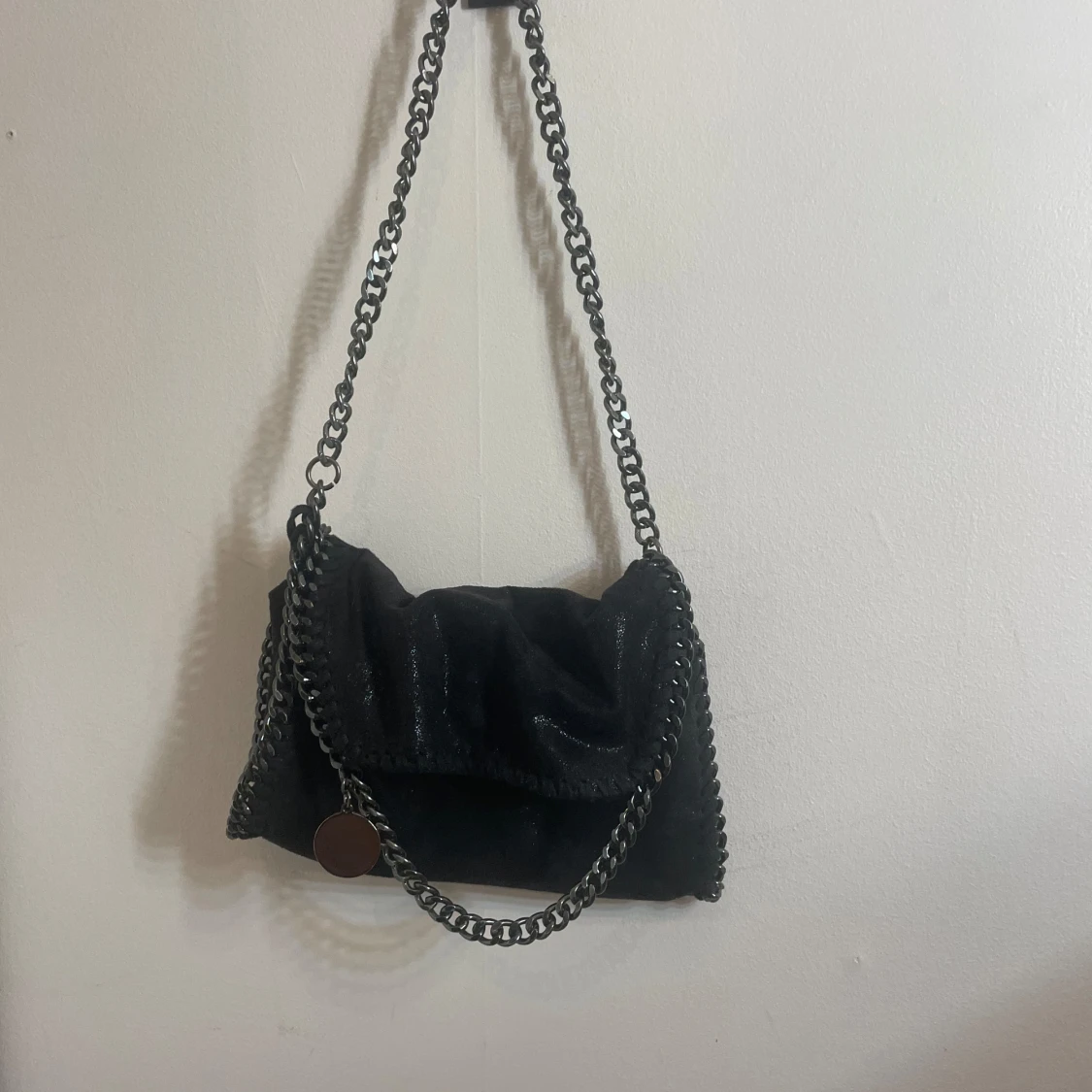 Svart väska med kedja - 91