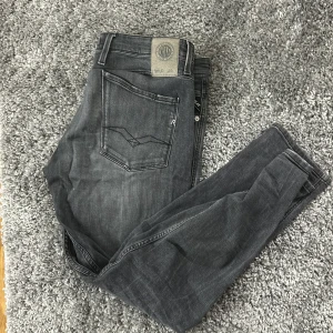 Replay jeans - Tjena, säljer dessa vintage replay jeans i bra skick, de är i måtten 32/30 och är i skick 8/10