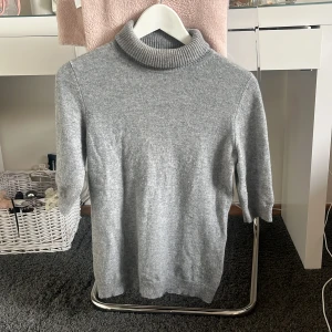 Cashmere tröja - Super fin grå cashmere tröja.