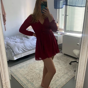 Röd klänning - Superfin röd klänning från chiquell. Toppenbra skick❤️