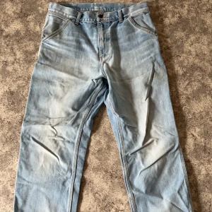 Carhartt - Rensar garderoben: riktigt feta jeans men passar inte tyvär inte längre! Skick 9/10 PRISET ÄR INTE HUGGET I STEN!