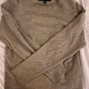 Stickad tröja  - Stickad tröja 