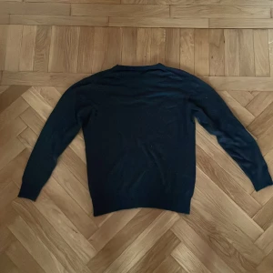 Italiensk kashmirtröja - Säljer denna asfeta kashmir tröjan som jag köpte i italien och är i storlek M