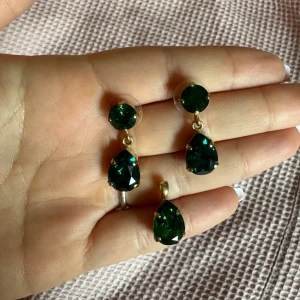 Caroline svedbom set - Säljer mitt fina emeraldgröna det från Caroline svedbom, helt ny 