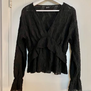 Blus - Säljer denna jättefina blusen från Gina❣️Den är använd ett par fåtal gånger. 