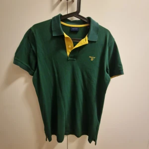 Gant t-shirt  - Storlek S  Äkta Färg: grön och gul