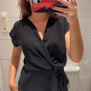 Superpopulär Zara blus 🥰 - Helt ny, endast tvättad en gång 💗skriv för fler bilder 💞💞