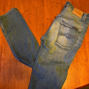 Nudie Jeans - Jag säljer dessa nudie i jeansen som är sparsamt använda. Skriv för fler frågor/bilder!