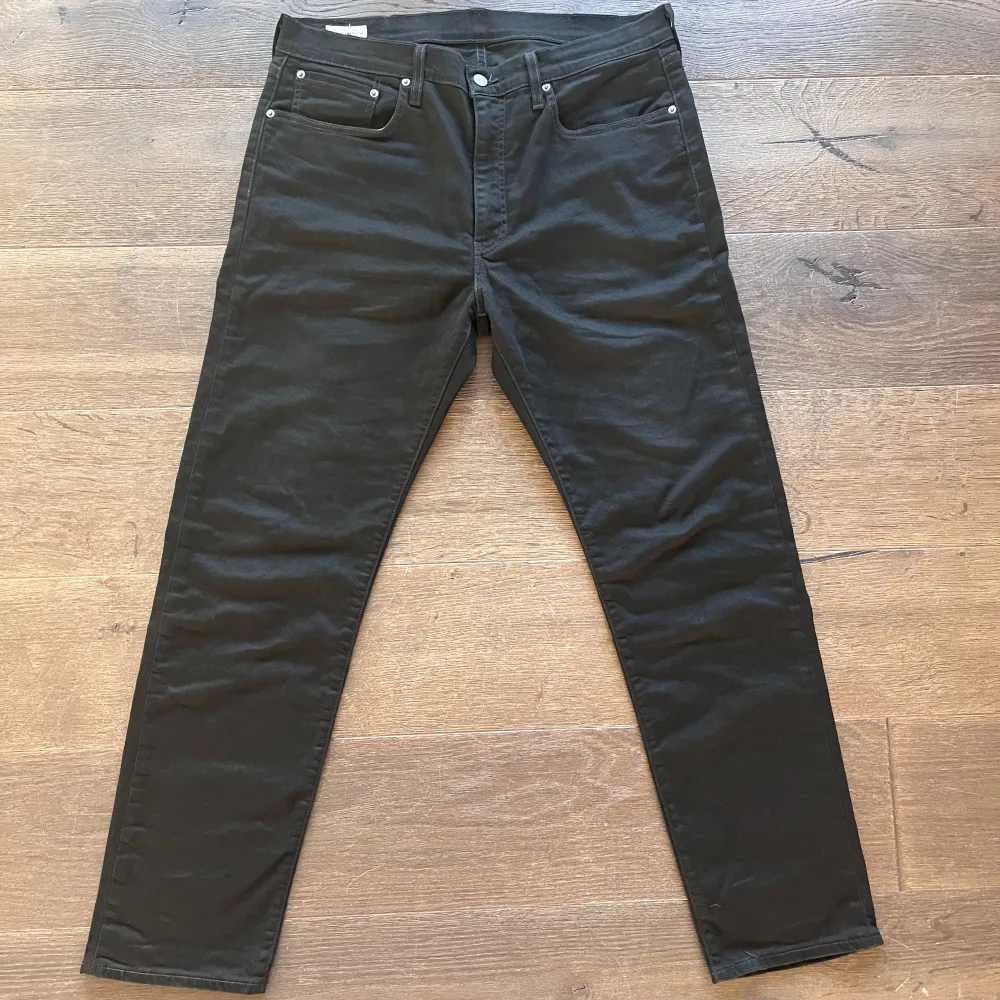 Storlek:W36L32 Nypris:1150kr Pris:449kr Skick:10/10 Färg:Svart. Jeans & Byxor.