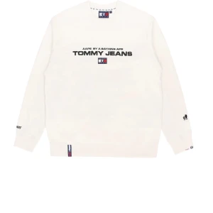 Bape crewneck - Crew neck från typ 2022, storlek är small med passar också medium. Sätt dom på online för 2200sek.  (Dom sista bilderna har dåligt ljus)