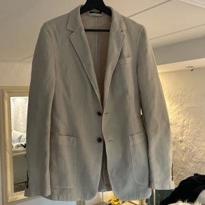 Gucci kavaj - Gucci kavaj i bra skick.  Storlek 46