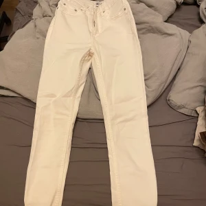 Vita jeans - Endast använda 1 gång