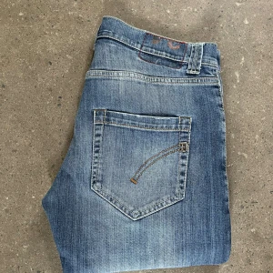 Dondup Jeans - Dondup Jeans | Säljer nu dessa sjukt snygga dondup jeans - Storlek: 34 sitter 32 - skick: 8.5/10 - nypris 3000kr - vårt pris: 699kr 