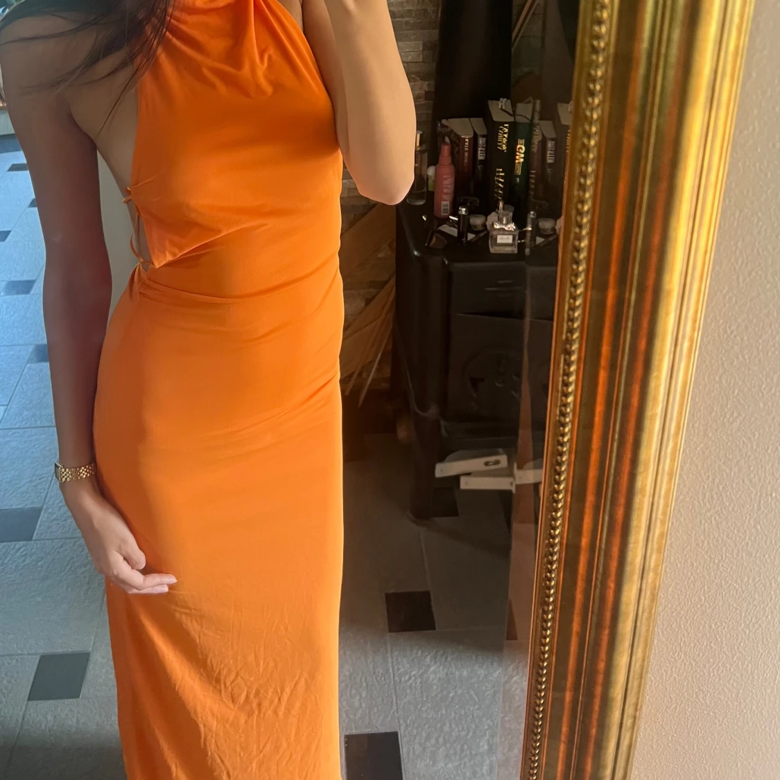 Klänning med öppen rygg - 90