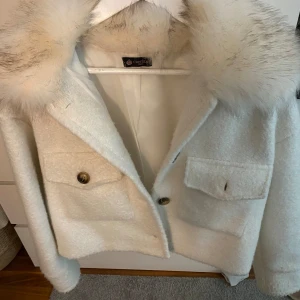 Kappa - Päls kappa från Chelsea, nypris 999kr, kan diskutera pris