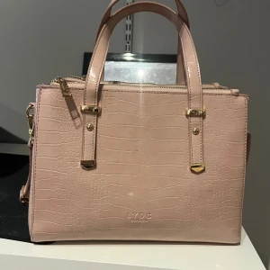 Lydo London - Handbag - Lydo London Handbag in good quality. A lot of pockets to put your belongings inside! 