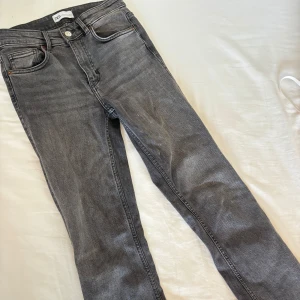 Grå jeans  - Grå jeans från zara